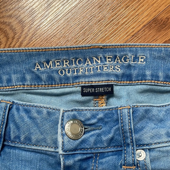 Cut-Off Denim Shorts - Picture 3 of 4